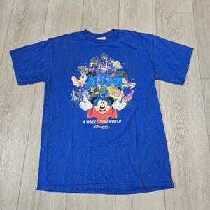 Vintage 2004 Disneyland Resort T-Shirt Size Medium